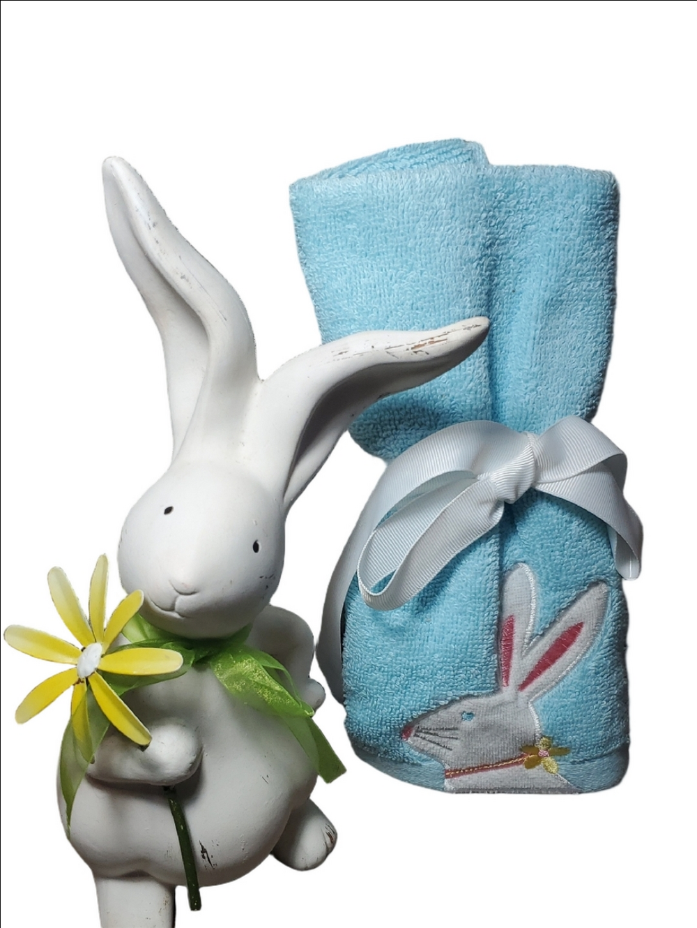 🐦NWOT Embroidered Bunny Hand Towel & RABBIT